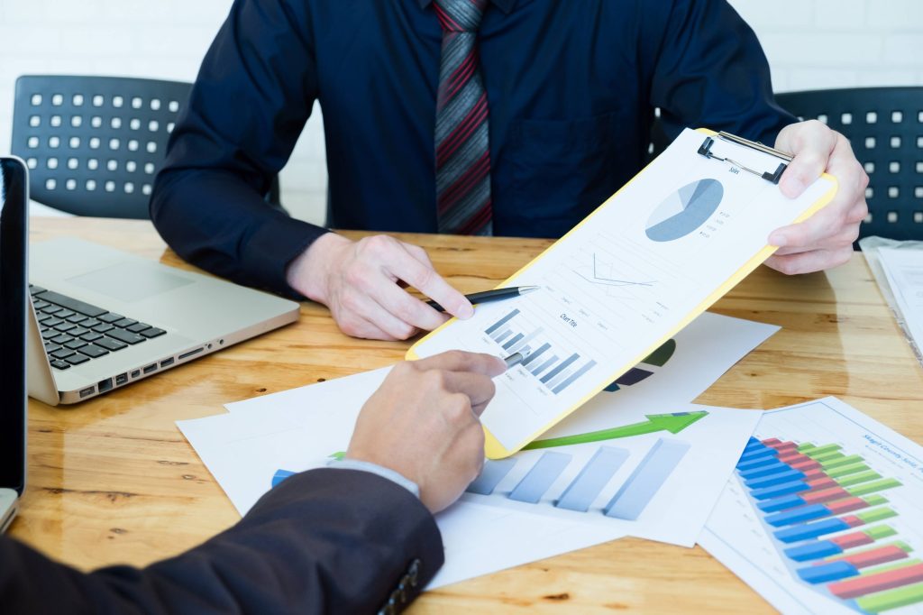 business-team-situation-present-share-idea (1)
